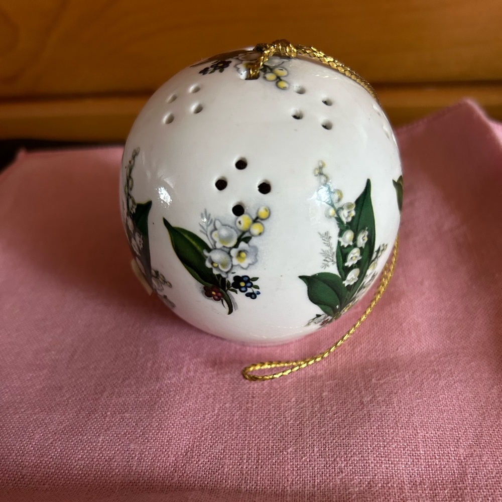 Vintage Lily of the Valley Ceramic Sachet Ball